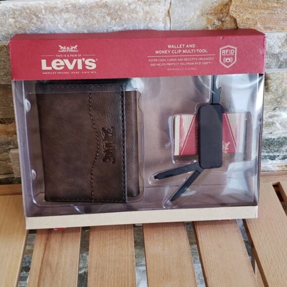 Levi's Wallet And Multi-tool Gift Set - Picture 6 of 9
